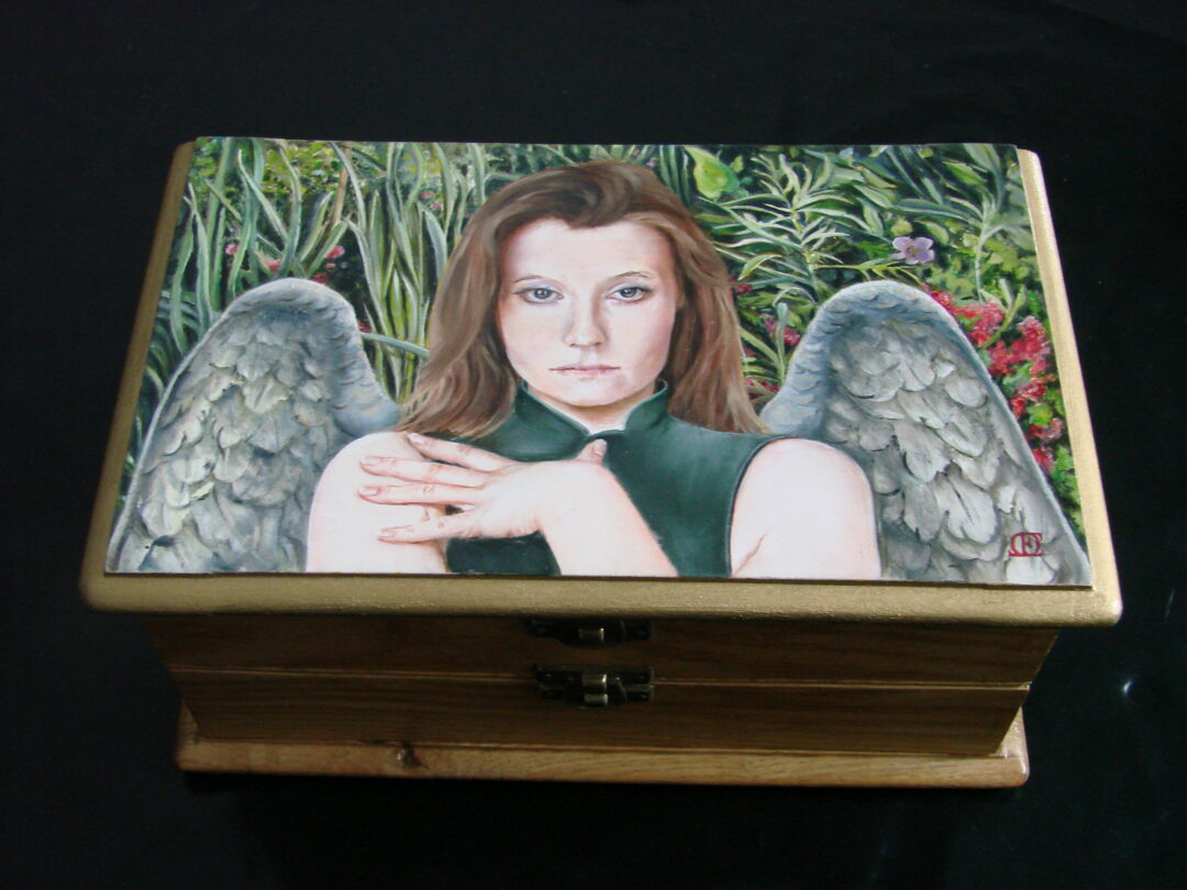 De Engel van de Hoop, houten kistje, 24x14x11cm (2)