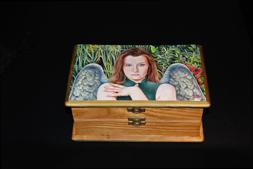 De Engel van de Hoop, houten kistje, 24x14x11cm